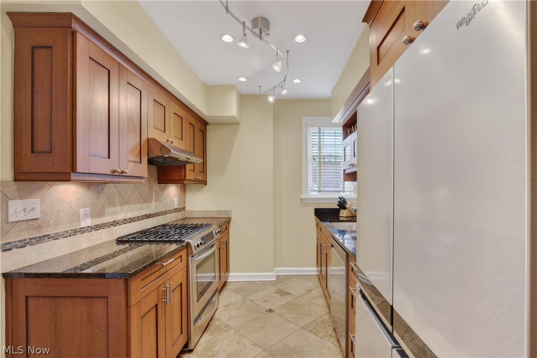 2808 Van Aken Boulevard Cleveland OH 44120