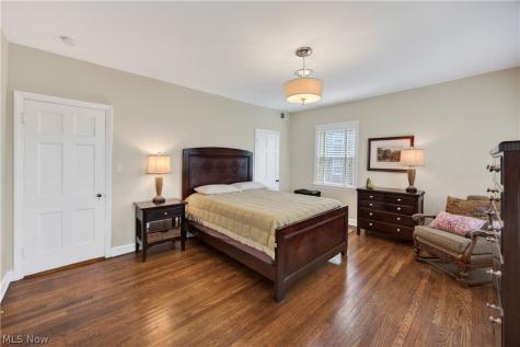 2808 Van Aken Boulevard Cleveland OH 44120