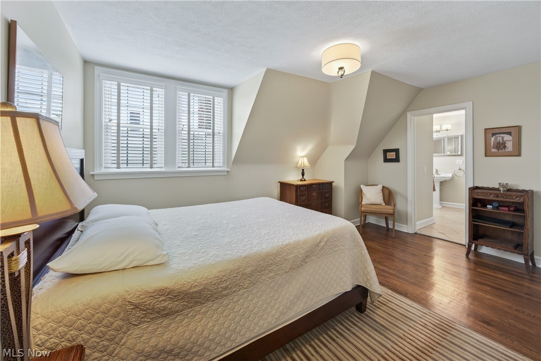2808 Van Aken Boulevard Cleveland OH 44120
