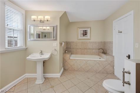 2808 Van Aken Boulevard Cleveland OH 44120