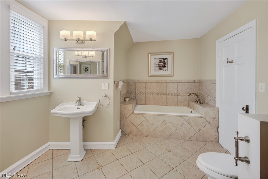 2808 Van Aken Boulevard Cleveland OH 44120