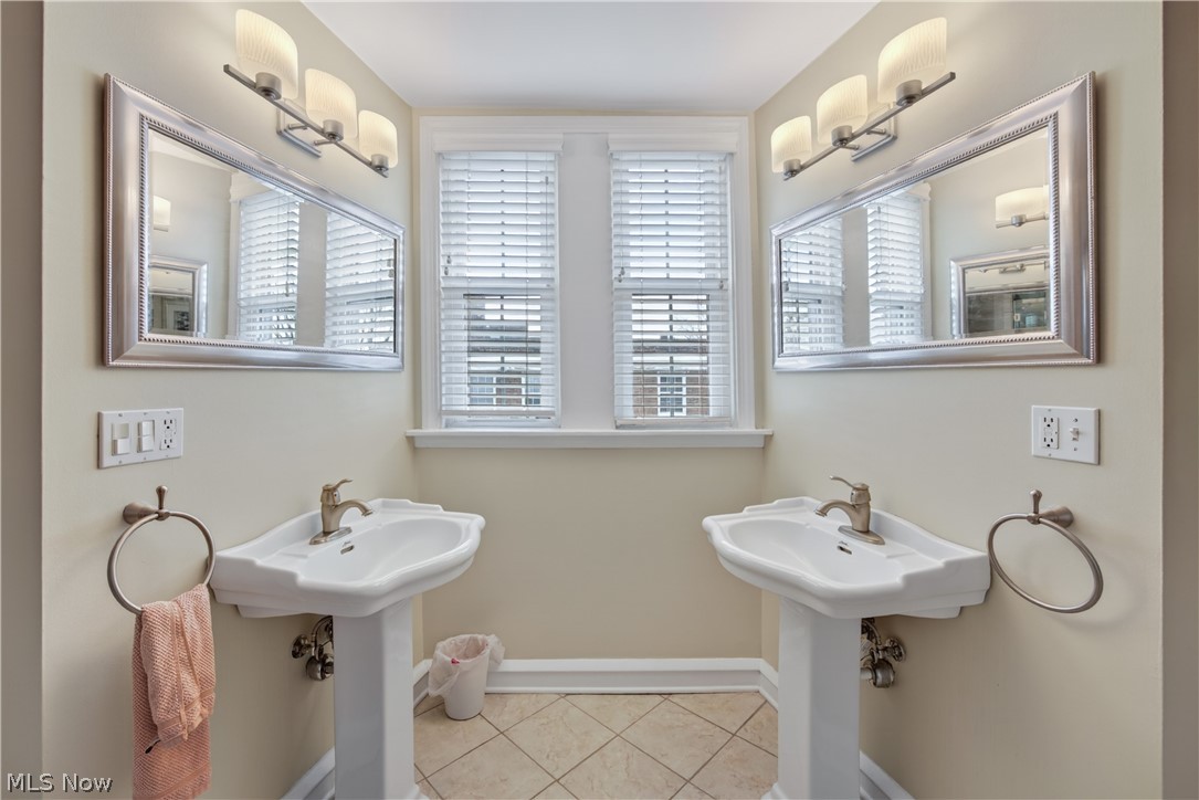 2808 Van Aken Boulevard Cleveland OH 44120