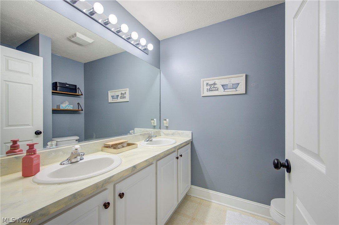 5300 Heatherfield Circle Parma OH 44134