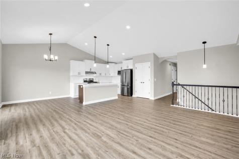 506 Meadow Trail SW Hartville OH 44632