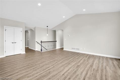 506 Meadow Trail SW Hartville OH 44632