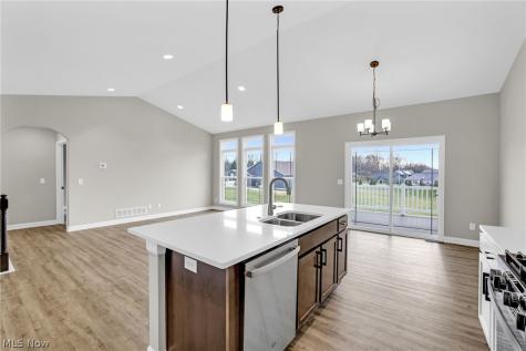 506 Meadow Trail SW Hartville OH 44632