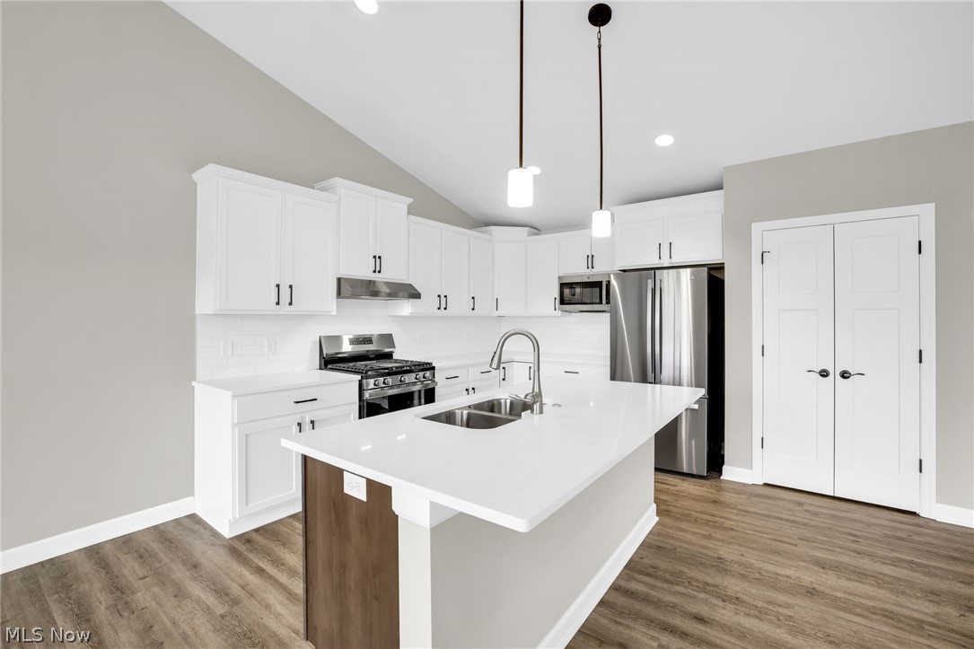 506 Meadow Trail SW Hartville OH 44632