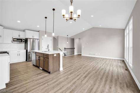 506 Meadow Trail SW Hartville OH 44632