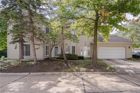 439 Eagle Trace Mayfield Heights OH 44124