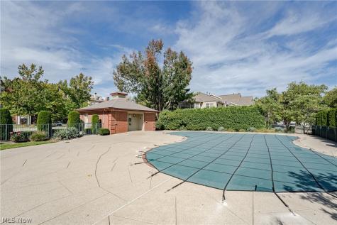 439 Eagle Trace Mayfield Heights OH 44124