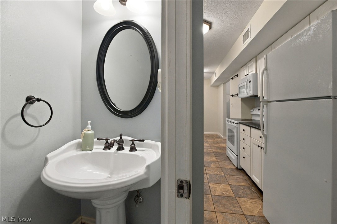 1910 King James Parkway Westlake OH 44145