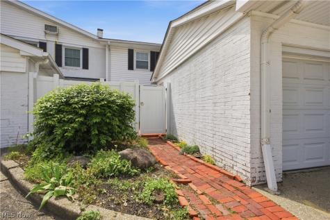7 Meadowlawn Drive Mentor OH 44060