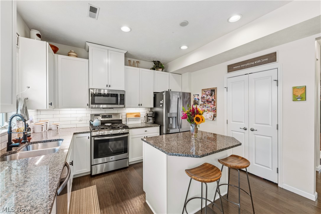 1388 Annette Court Lakewood OH 44107