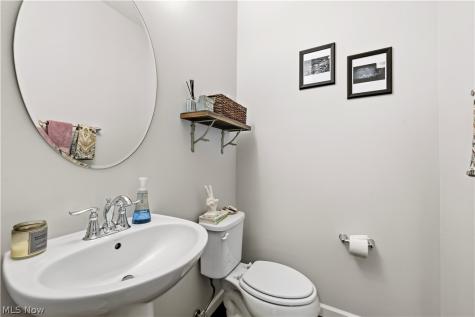 1388 Annette Court Lakewood OH 44107