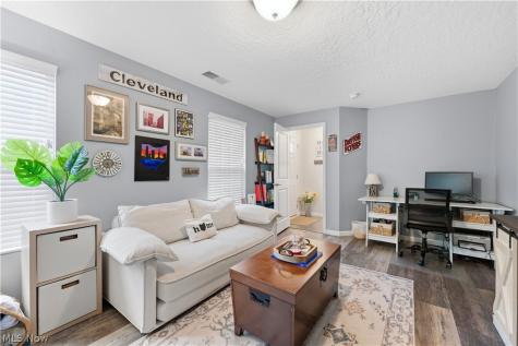 1388 Annette Court Lakewood OH 44107