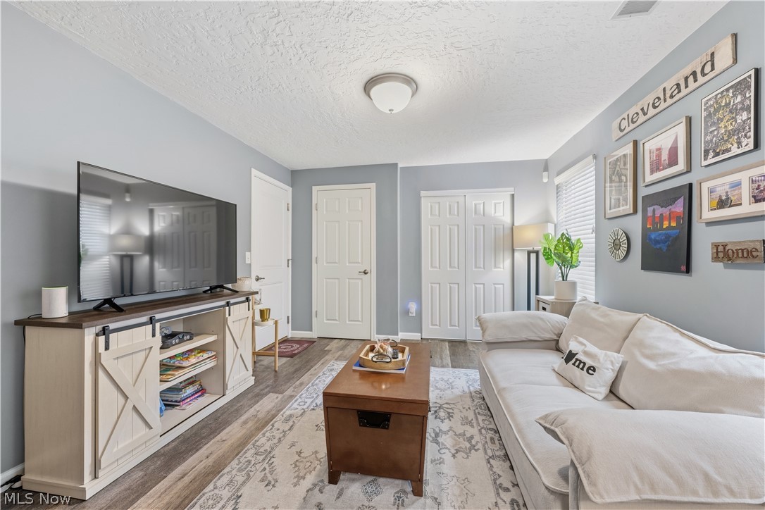 1388 Annette Court Lakewood OH 44107