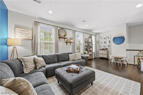 1388 Annette Court Lakewood OH 44107