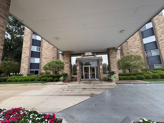 2112 Acacia Park Drive Lyndhurst OH 44124