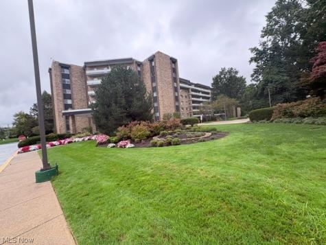 2112 Acacia Park Drive Lyndhurst OH 44124
