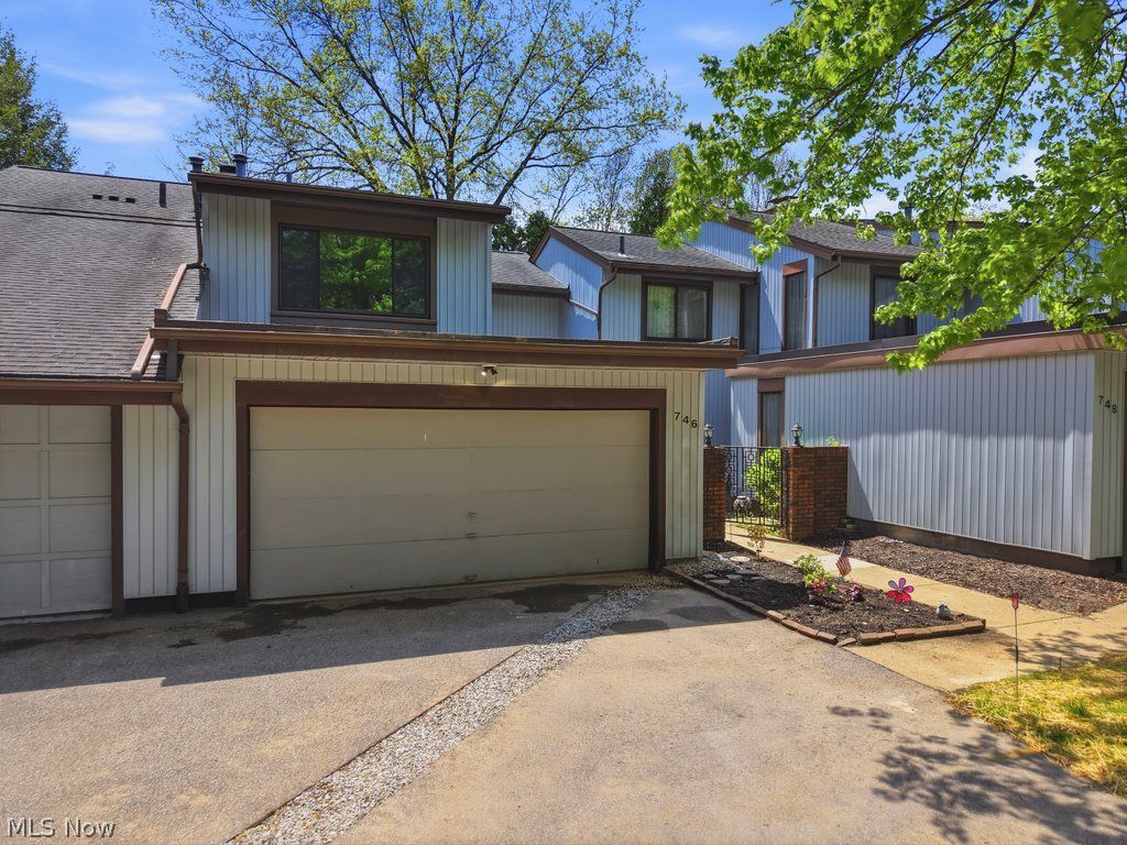 746 Spafford Oval Sagamore Hills OH 44067