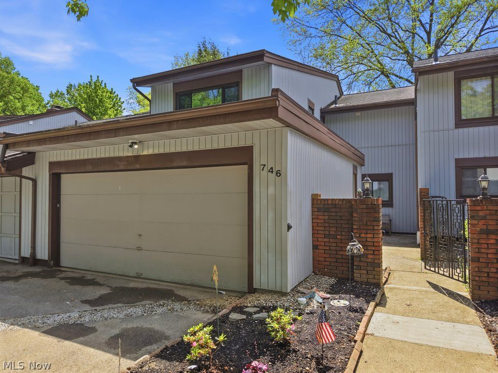 746 Spafford Oval Sagamore Hills OH 44067