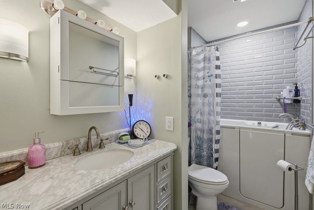 746 Spafford Oval Sagamore Hills OH 44067