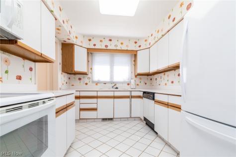 4 Chelsea Court Beachwood OH 44122