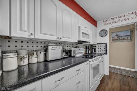12520 Edgewater Drive Lakewood OH 44107