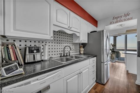 12520 Edgewater Drive Lakewood OH 44107