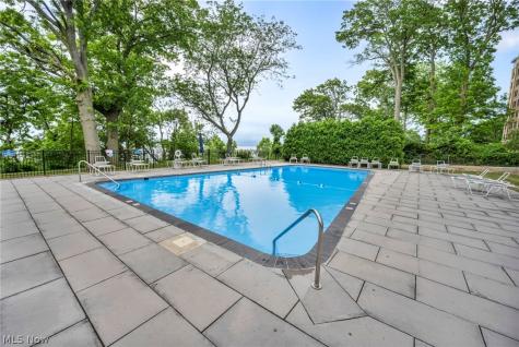 12520 Edgewater Drive Lakewood OH 44107
