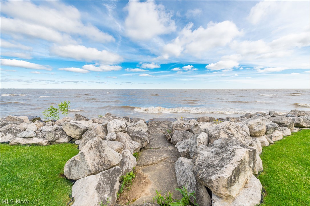 215 Grand Harbour Vermilion OH 44089
