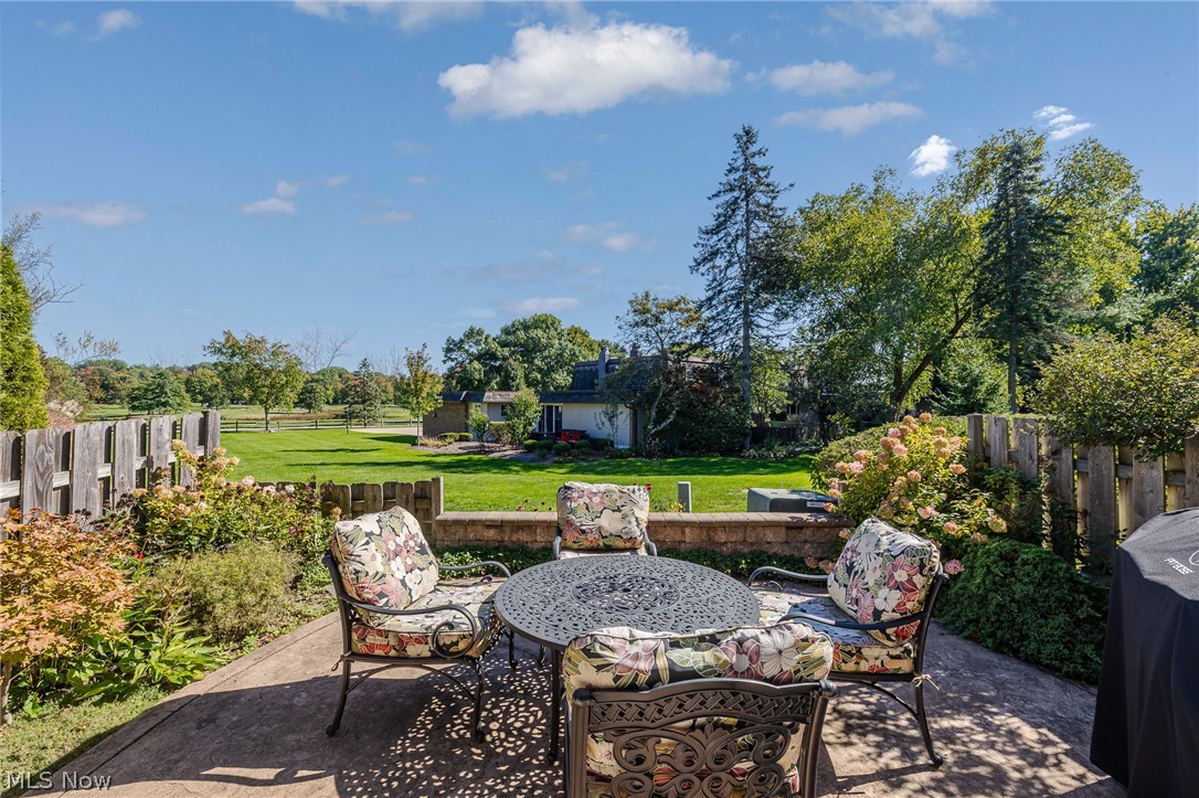 8532 Tanglewood Trail Chagrin Falls OH 44023