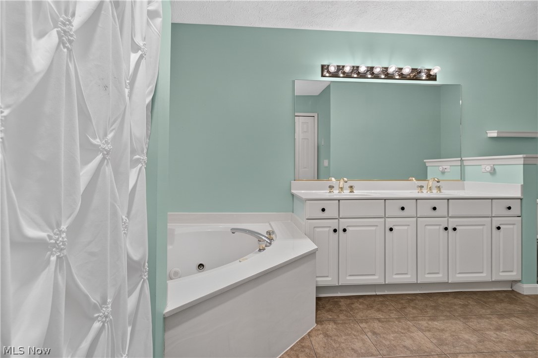 5242 Parkhurst Drive Sheffield Village OH 44054