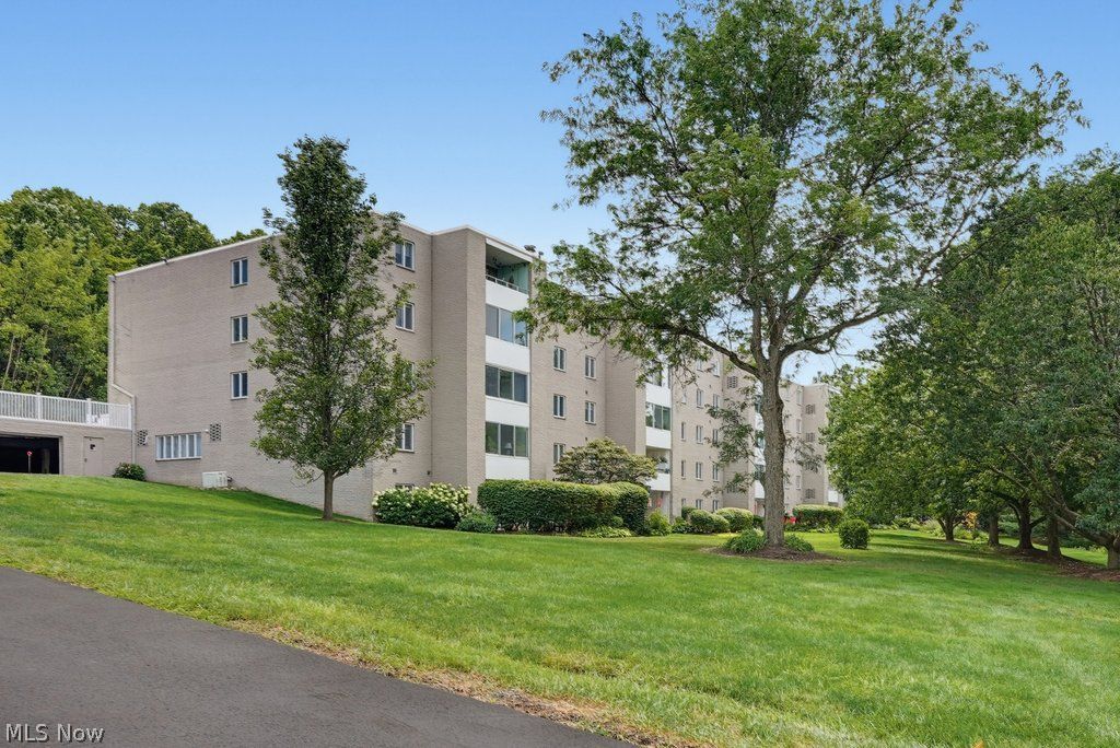 Cuyahoga Falls OH, 520 Meredith Lane, Unit 406