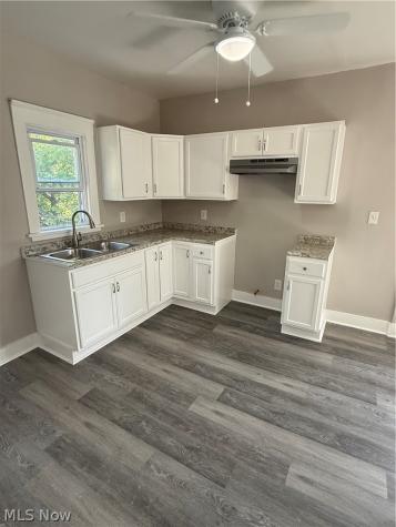 11824 Honeydale Avenue Cleveland OH 44120