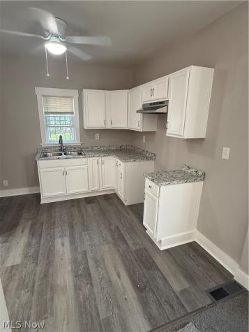 11824 Honeydale Avenue Cleveland OH 44120