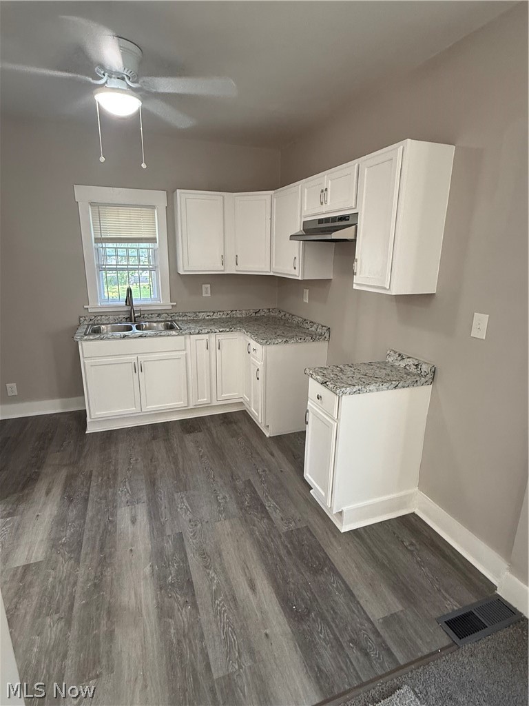11824 Honeydale Avenue Cleveland OH 44120