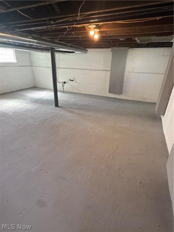 11824 Honeydale Avenue Cleveland OH 44120