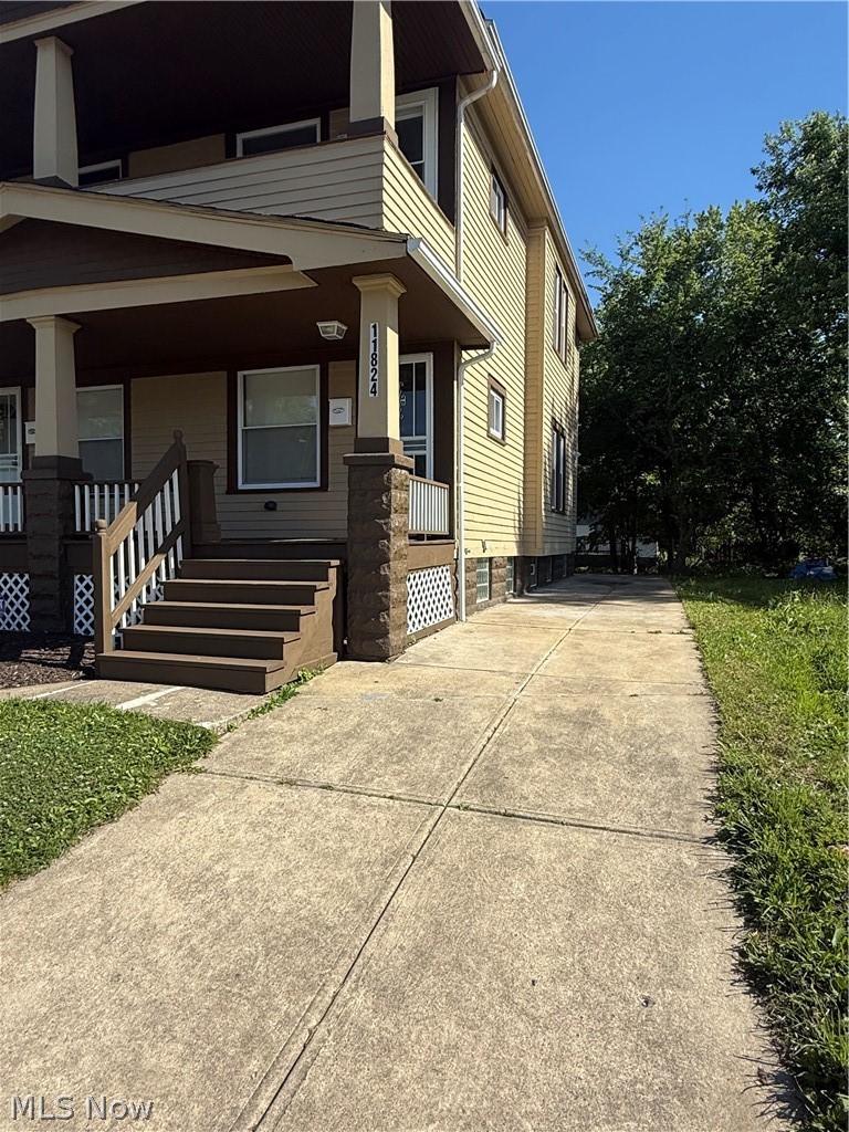 11824 Honeydale Avenue Cleveland OH 44120