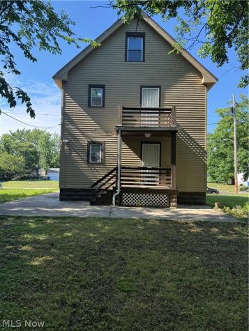 11824 Honeydale Avenue Cleveland OH 44120