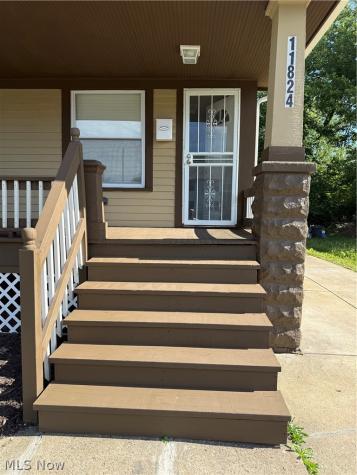 11824 Honeydale Avenue Cleveland OH 44120