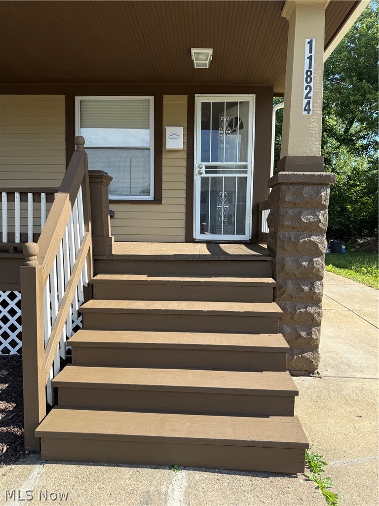 11824 Honeydale Avenue Cleveland OH 44120