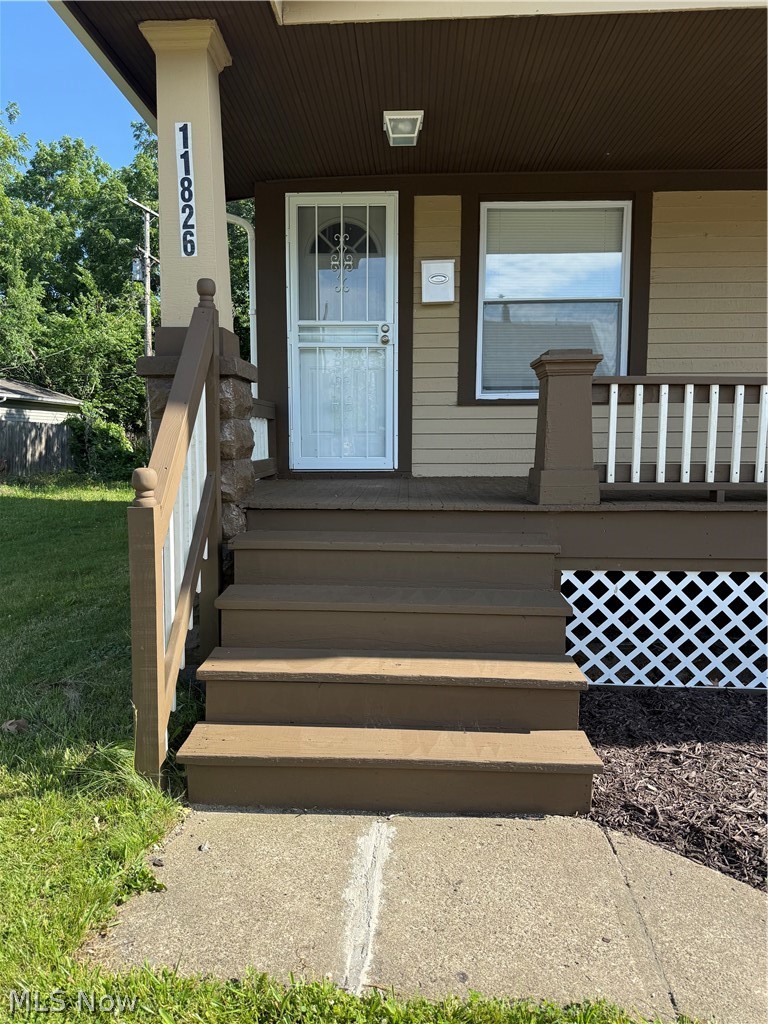 11824 Honeydale Avenue Cleveland OH 44120