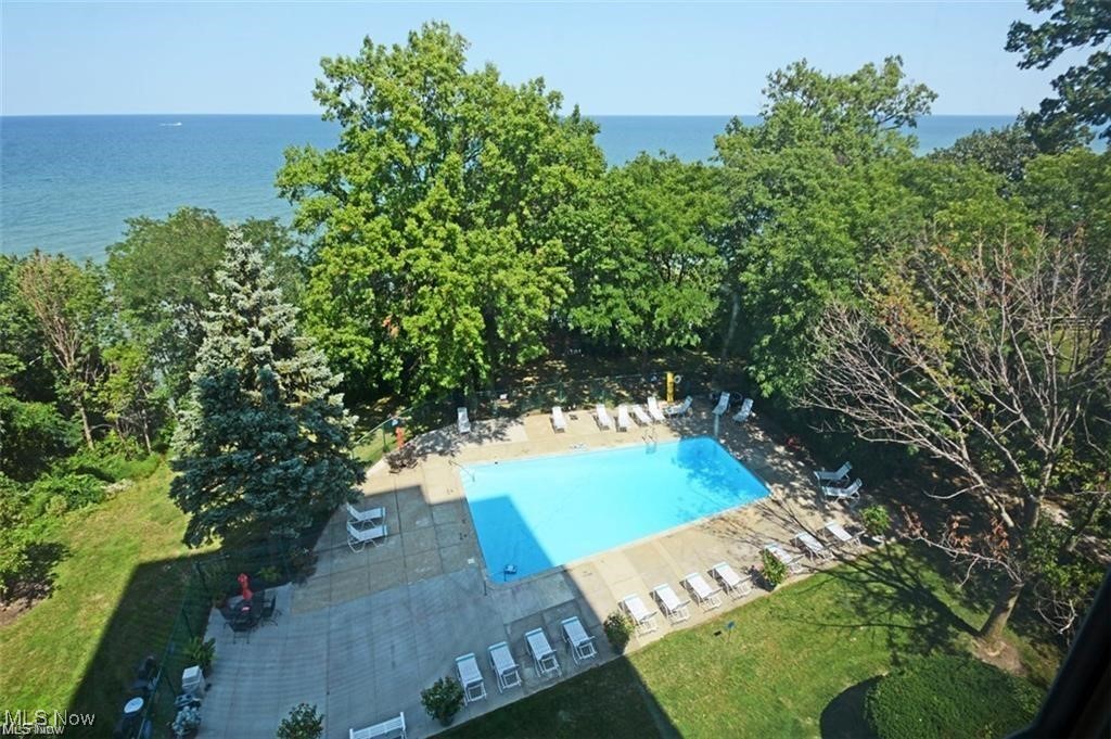 12520 Edgewater Drive Lakewood OH 44107