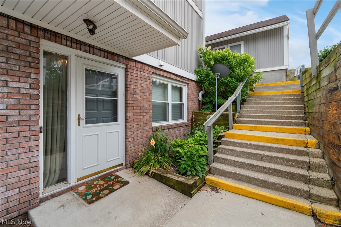 227-E Portage Lakes Drive Akron OH 44319
