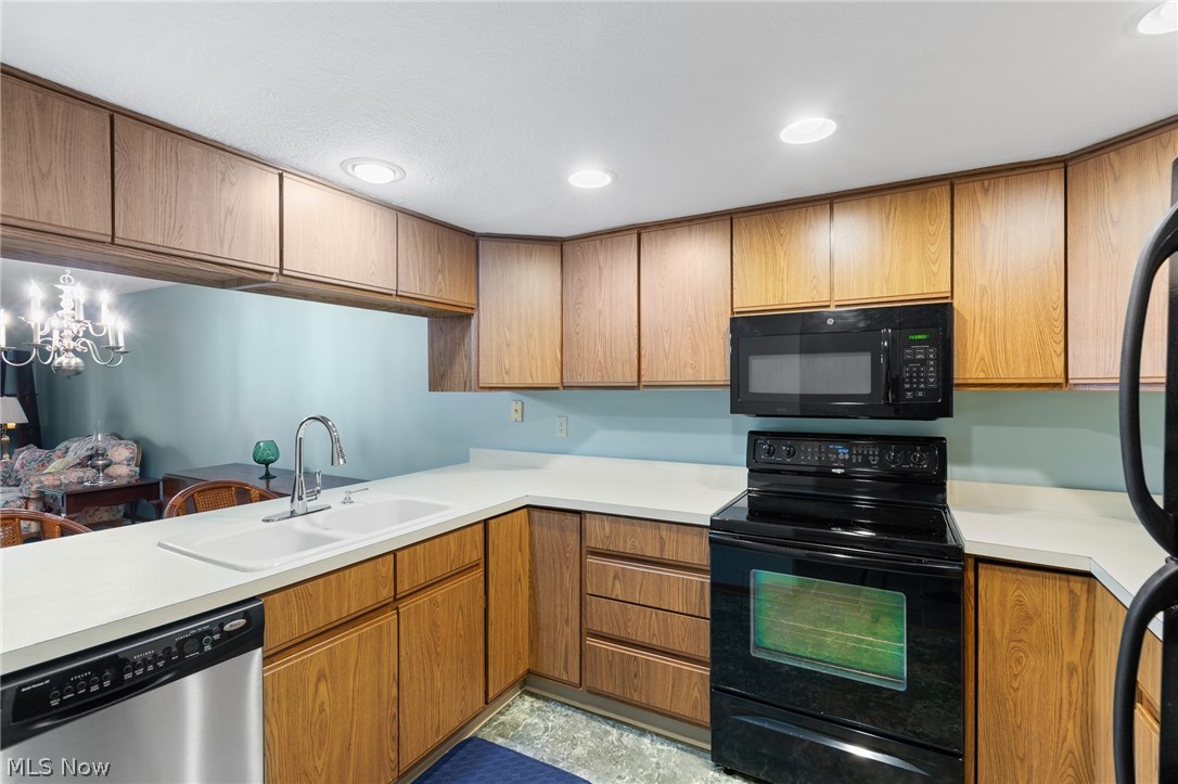 227-E Portage Lakes Drive Akron OH 44319