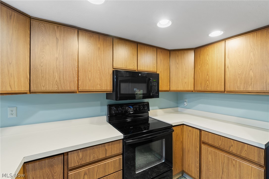 227-E Portage Lakes Drive Akron OH 44319
