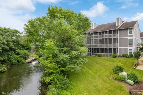 227-E Portage Lakes Drive Akron OH 44319