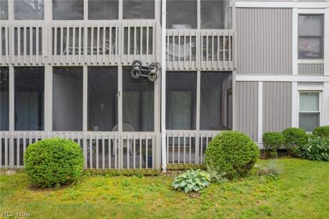 227-E Portage Lakes Drive Akron OH 44319
