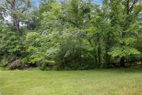 227-E Portage Lakes Drive Akron OH 44319